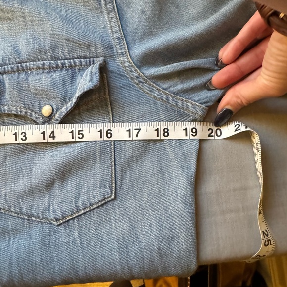 Imogene + Willie Leah Washed Pearl Snap Shirt Denim Small - Picture 10 of 12